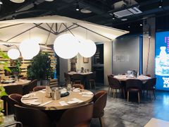 大堂-日进一片海.生腌海鲜火锅.宵夜烧烤(三里屯总店)