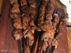 红柳羊肉串-阿里家·新疆烤肉酒場 by MIG
