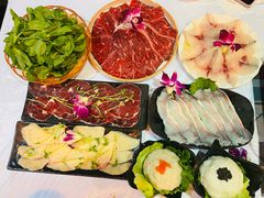 -鲜入围煮花胶鸡海鲜火锅