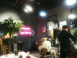 -MOVAN  HAIR莫凡匠人发型屋