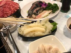 -鲜入围煮花胶鸡海鲜火锅