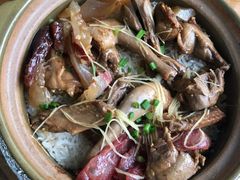 排骨黄鳝肉饼腊肠煲仔饭-崖口煲仔饭