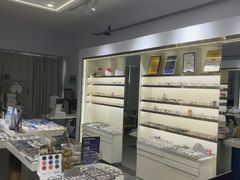 -视野联行眼镜•蔡司•依视路(温江店)