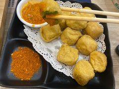 烤云南建水豆腐-花馬肆.云南过桥米线(汉神购物广场现场熬汤店)
