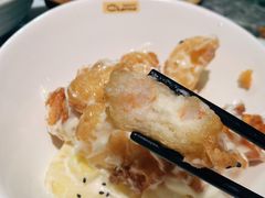 鬼马鲜果虾球-港丽餐厅