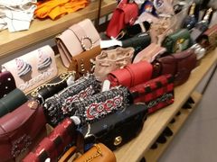-URBAN REVIVO(高德置地广场·春广场店)