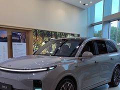 -理想汽车(世纪汇店)