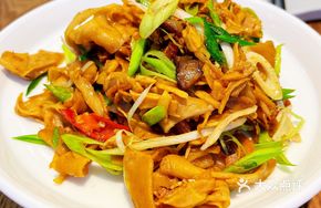Shanghai Soy Sauce Pork with Bamboo Shoot Skin