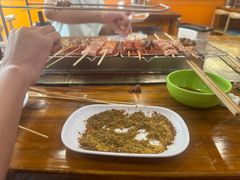 -哈尔滨小酒馆·鲜肉现穿自助烧烤(康新花园店)