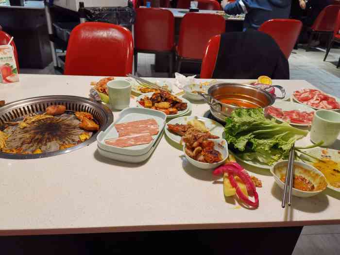 和谐号海鲜烤肉火锅自助(亿合城旗舰店)-"很好吃的一家自助餐,东西