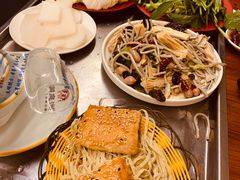 -洞庭洲·防空洞火锅·烧烤·铜锅涮肉(新百广场店)