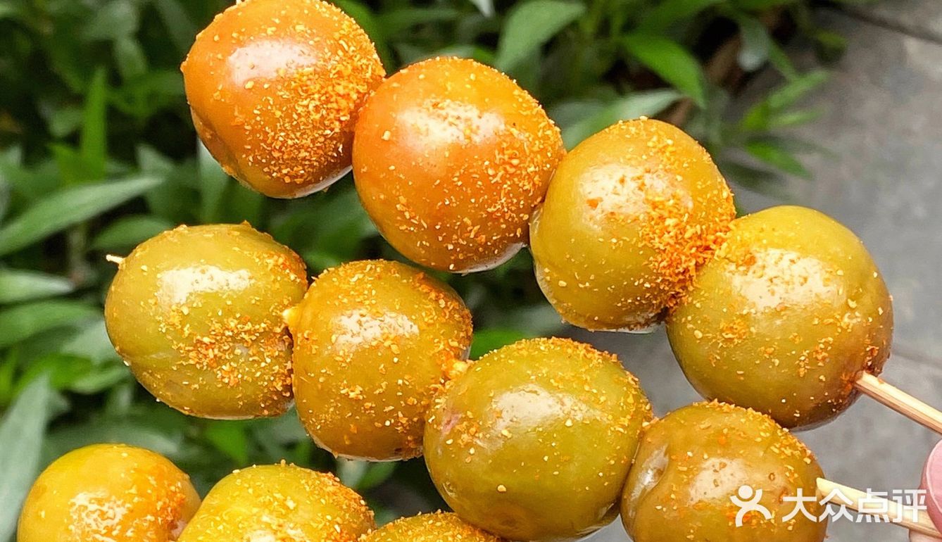 广州传统小吃5r一碗‼️撒辣粉的李子巨好吃！