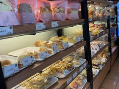 面包甜点陈列柜-顶东面包花园·生日蛋糕(香榭丽店)