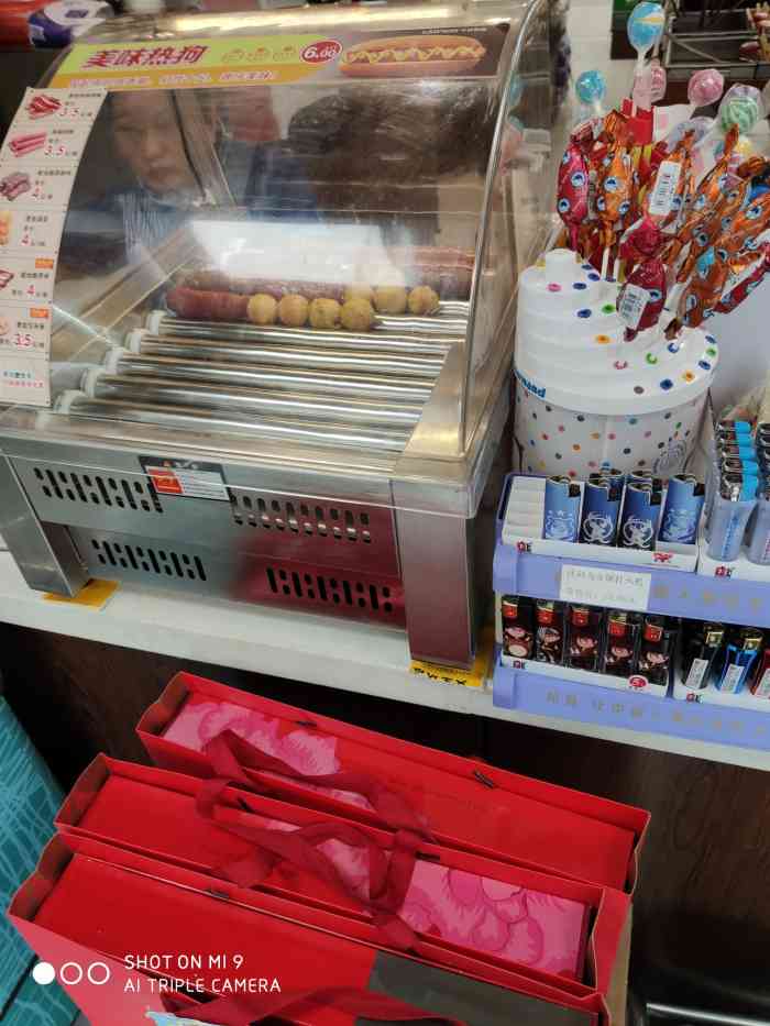 菜品都很入味而我简单方便10分钟都可以搞定而且还有座位罗森烤肠罗森