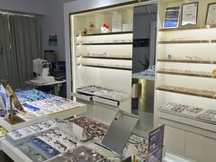 -视野联行眼镜•蔡司•依视路(温江店)