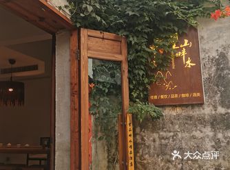 真的应该狠狠的夸一下我自己，在西递的众多民宿中竟然选