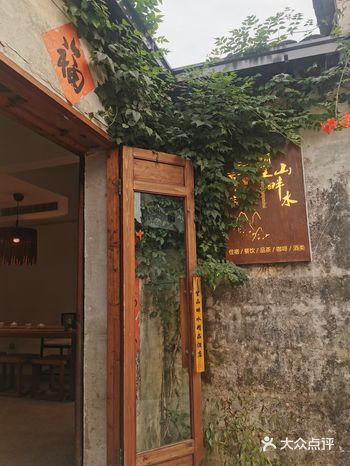 真的应该狠狠的夸一下我自己，在西递的众多民宿中竟然选