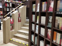 -钟书阁(群光广场店)