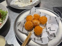 -W COLLECTIVE  DESSERT SHOP