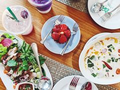 -Chom Cafe and Restaurant