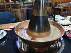 酸菜锅-果松木炭酸菜铜火锅·外婆参鸡汤