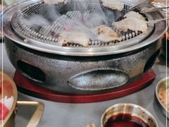 -围炉肉舍•炭烤活鳗•丹东海鲜烤肉(步行街店)