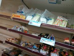 -全家便利店(洛川东路店)