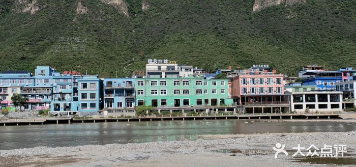 百里峡七彩艺术小镇图片