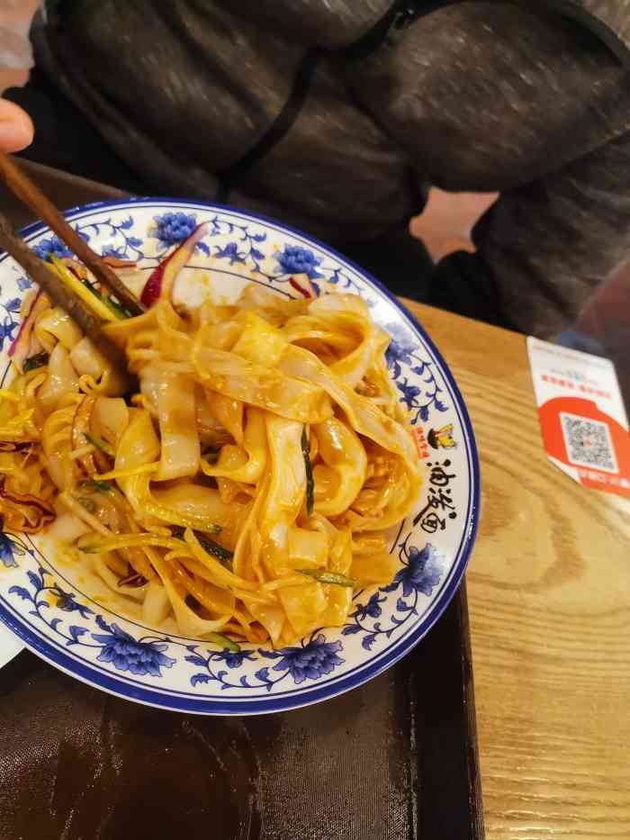 陕味食族油泼面(四道口店"喜欢这家油泼面,人不多,值得去尝尝.