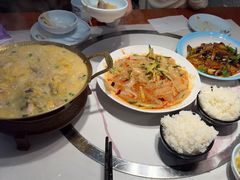 -雪乡人家东北菜·铁锅炖一切(高斯路店)