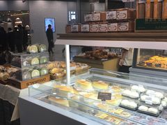 面包甜点陈列柜-Bread Talk 面包新语(荟聚店)