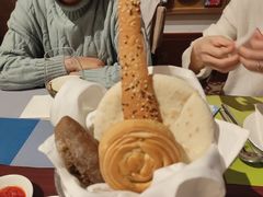 -香格里拉鱼跃地中海西餐厅·牛排披萨