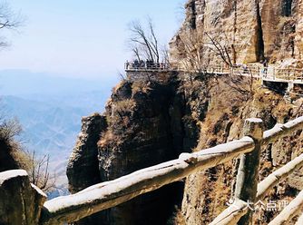 北方的“小黄山”，玻璃栈道让你心惊胆跳