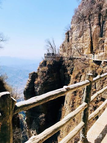 北方的“小黄山”，玻璃栈道让你心惊胆跳