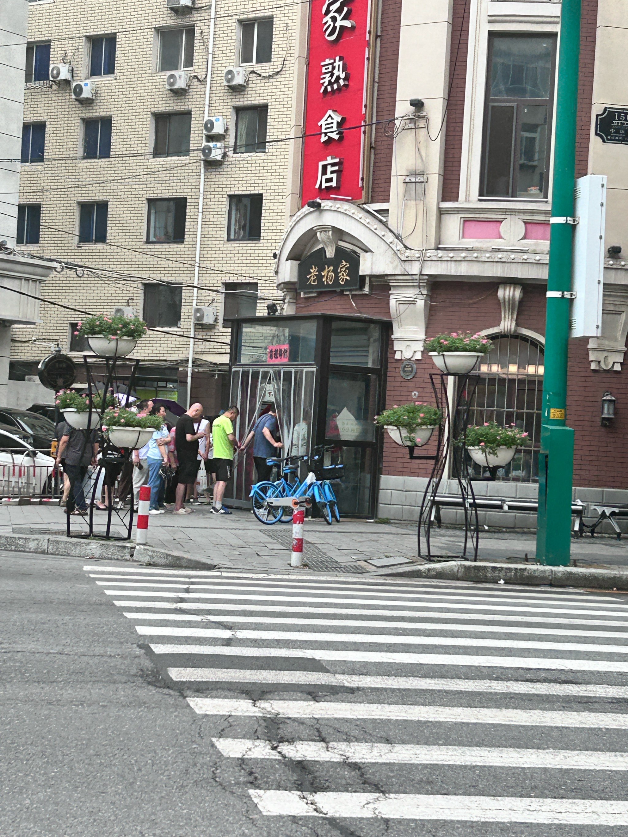 沈阳杨家熟食排队真相图片