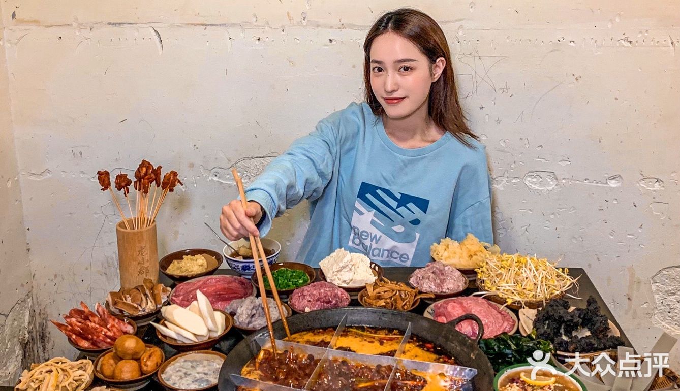 重庆🆘土著N刷的市井梯坎火锅‼️烫银耳绝了