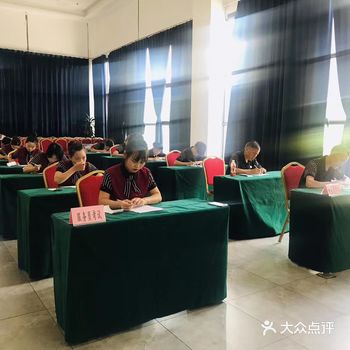 我们不仅注重菜品质量 服务品质也是我们考核的一大标准