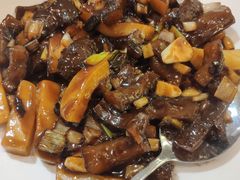葱烧海参配手打年糕-肆月河豚·新淮扬(金融街店)