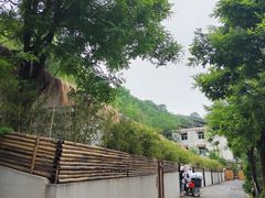 -悟空山宿陨石私汤温泉酒店(神舟大道地铁站店)