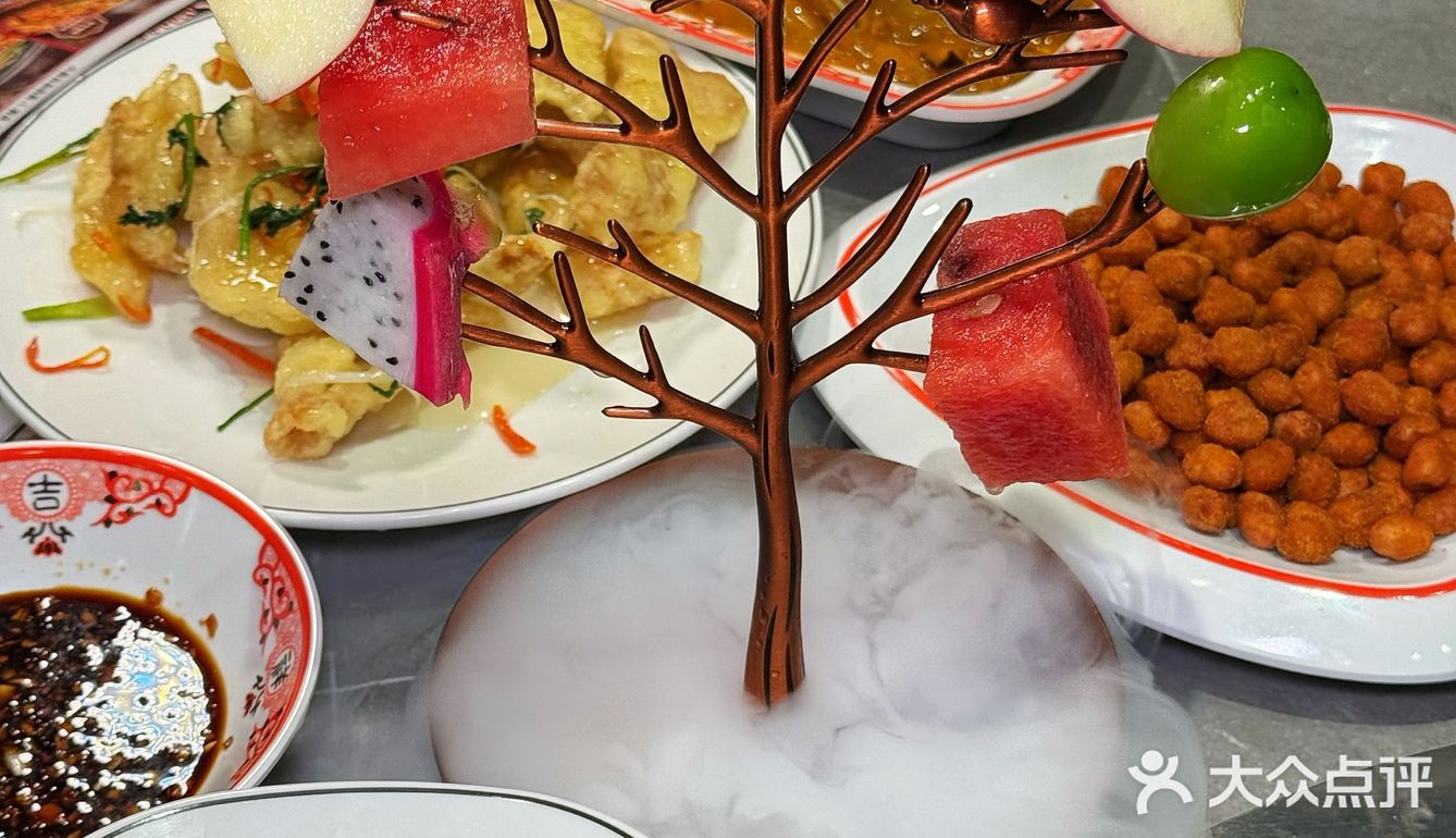 一秒回到东北那旮瘩！铁锅炖也太太太香了吧！