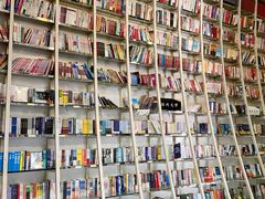 -钟书阁(松江泰晤士小镇店)