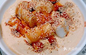 Hong Kong Style Mixed Sauce Rice Noodle Roll
