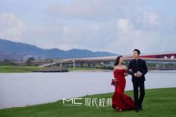 -现代经典婚纱摄影