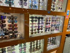 -三叶眼镜城批发市场(上海火车站店)
