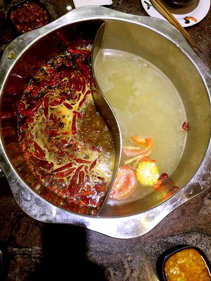 嫡炉火锅(七彩metown店)-"七彩俊园的五楼,刚开不是很久.晚上去的人.