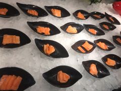 三文鱼刺身-大蟹天下海鲜自助
