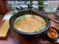 -银米·云南传统过桥米线(双廊黑金冠店)