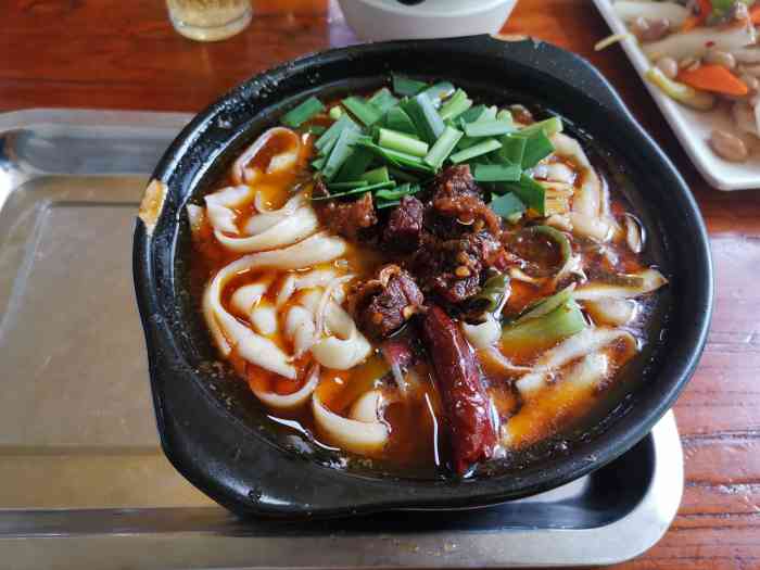 原长安路砂锅刀削面-"在天津路和联盟路的交叉口,这一家砂锅面生.