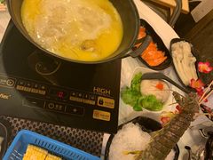 -鲜入围煮花胶鸡海鲜火锅