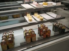面包甜点陈列柜-奈雪的茶(华侨城创意园店)